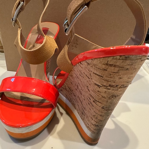 Saks 5th Avenue - Picture 2 of 3